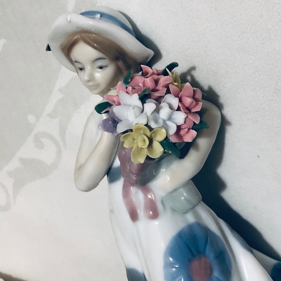 ❤️ Mallorca Porcelain Figurine —Collectors item - Picture 2 of 6